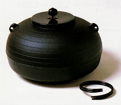 平丸千筋釜 炉・風炉用【販売】-茶道具は京都しみず孔昌堂