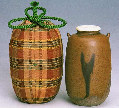 茶道具 茶入（ちゃいれ） 丹波焼 肩衝茶入 仕覆：東山金襴、蓋