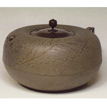炉釜 柏葉釜【販売】-茶道具は京都しみず孔昌堂