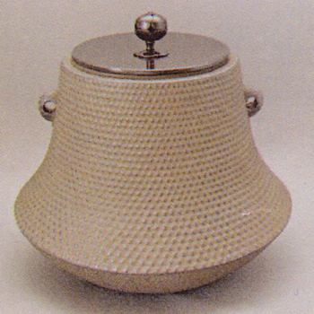 風炉釜 富士形霰釜【販売】-茶道具は京都しみず孔昌堂